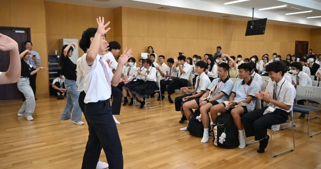 踊りや歌で異文化交流　名護・桜中と台湾の中学生 - 琉球新報デジタル
