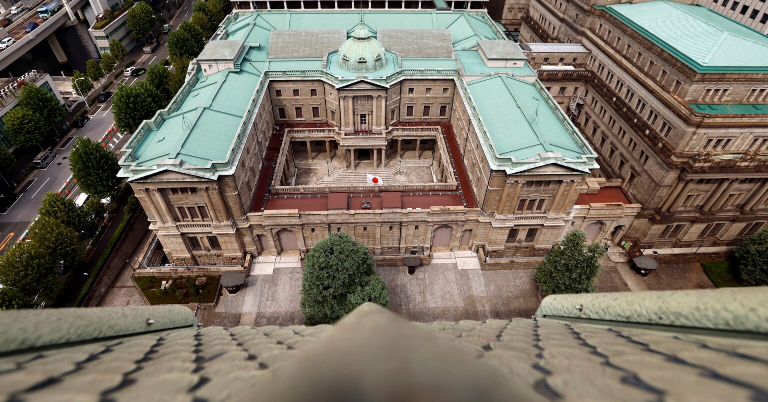 コラム:超長期金利の上昇、日銀「ゼロ回答」の理由=門間一夫氏 | ロイター コラム:超長期金利の上昇、日銀「ゼロ回答」の理由=門間一夫氏 | ロイター