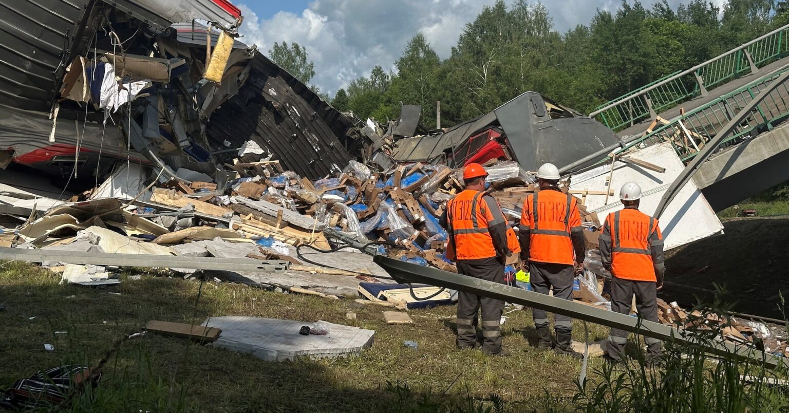 ロシア・ウクライナが互いに無人機攻撃、和平協議控え戦闘激化 | ロイター ロシア・ウクライナが互いに無人機攻撃、和平協議控え戦闘激化 | ロイター