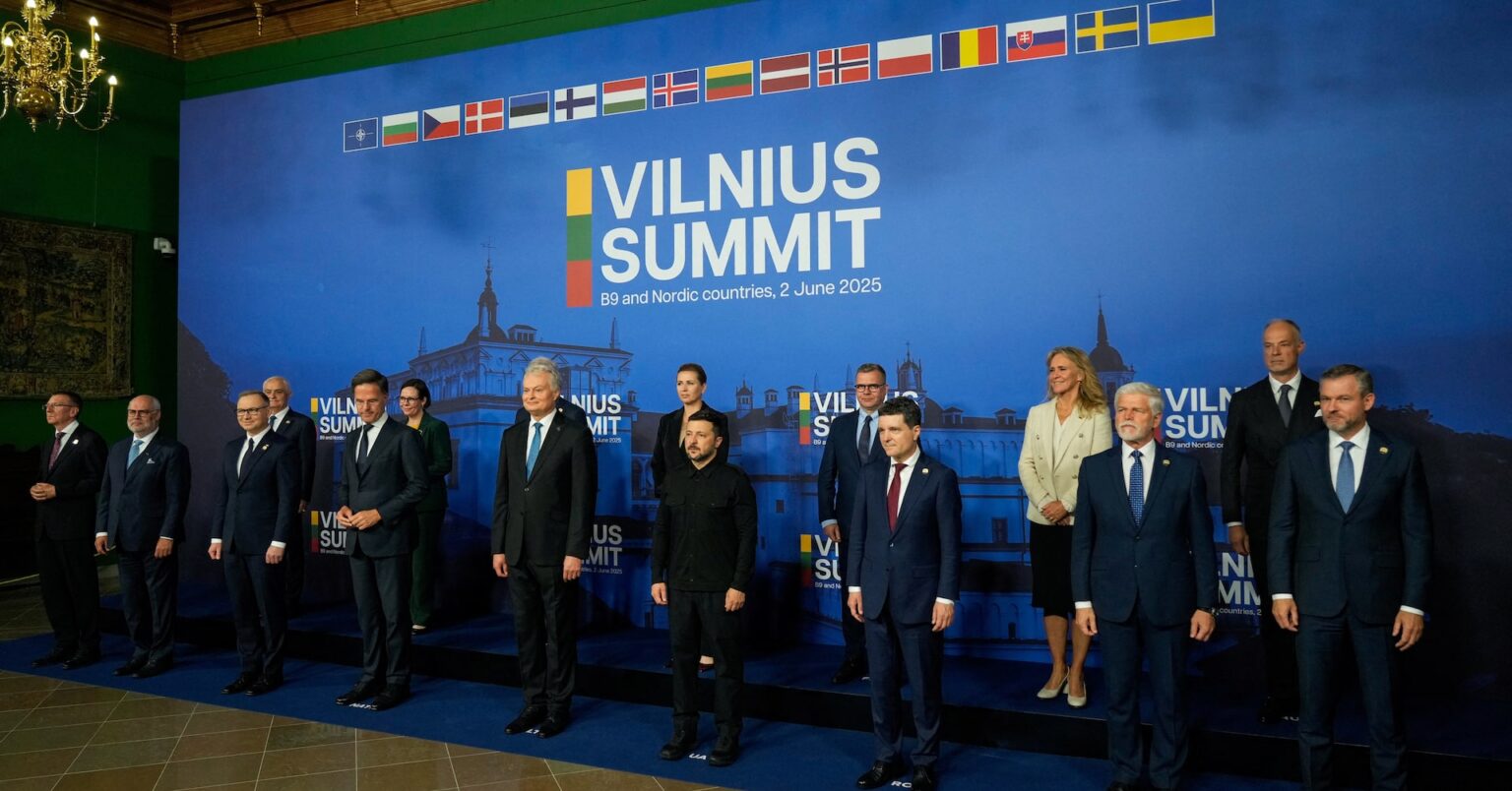 北欧・中東欧、ウクライナのＮＡＴＯ加盟に尽力　首脳ら共同声明 | ロイター