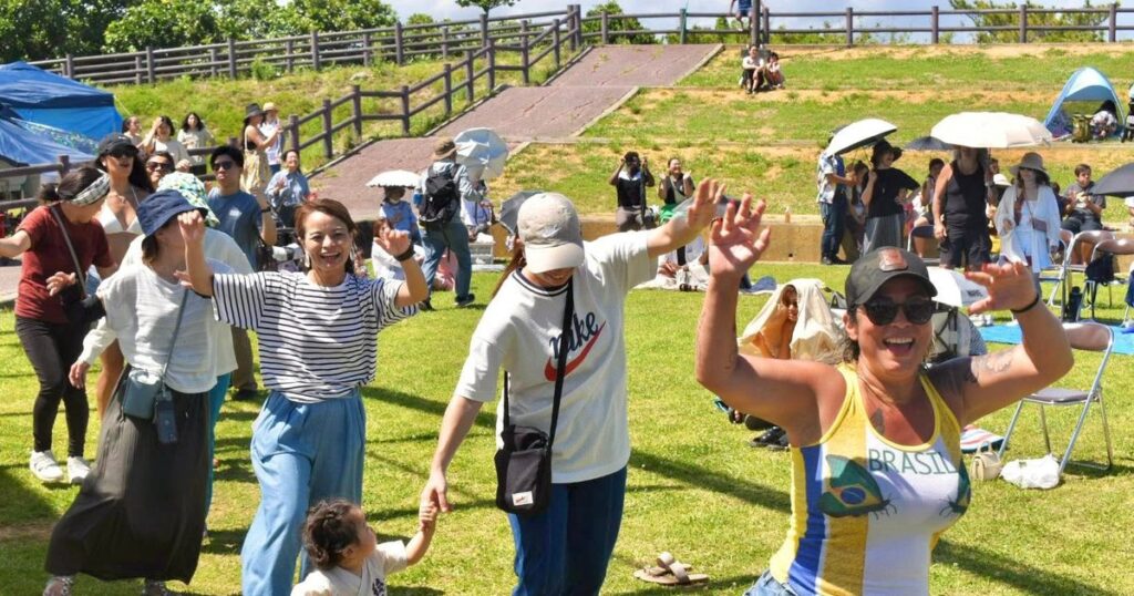踊り、音楽で異文化交流　ブラジル・ラテンフェスうるま - 琉球新報デジタル
