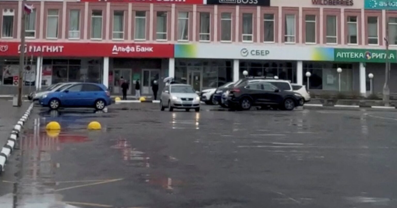 ウクライナ、シベリアに無人機攻撃　ロ軍機40機超に損害 | ロイター