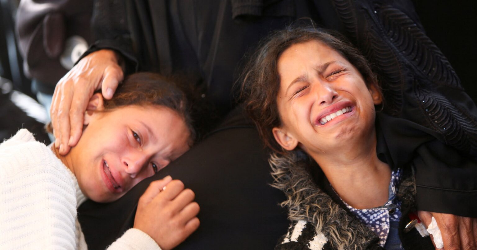 ガザ全域に攻撃、51人死亡か　イスラエルは支援拠点への発砲を否定 | ロイター