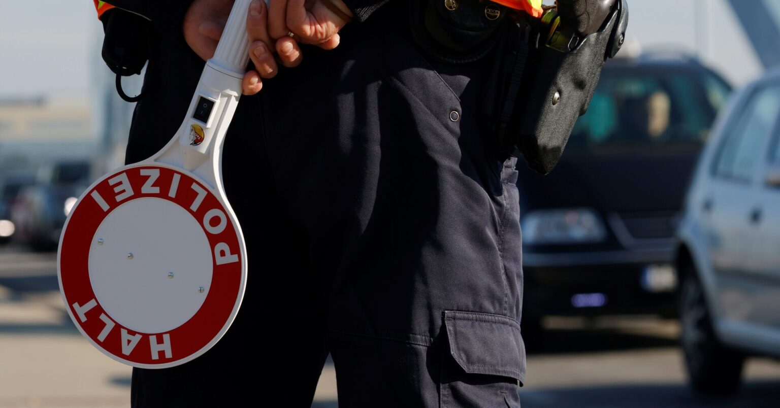 ドイツ裁判所、難民申請者の入国拒否は違法と判断　政府方針と対立 | ロイター