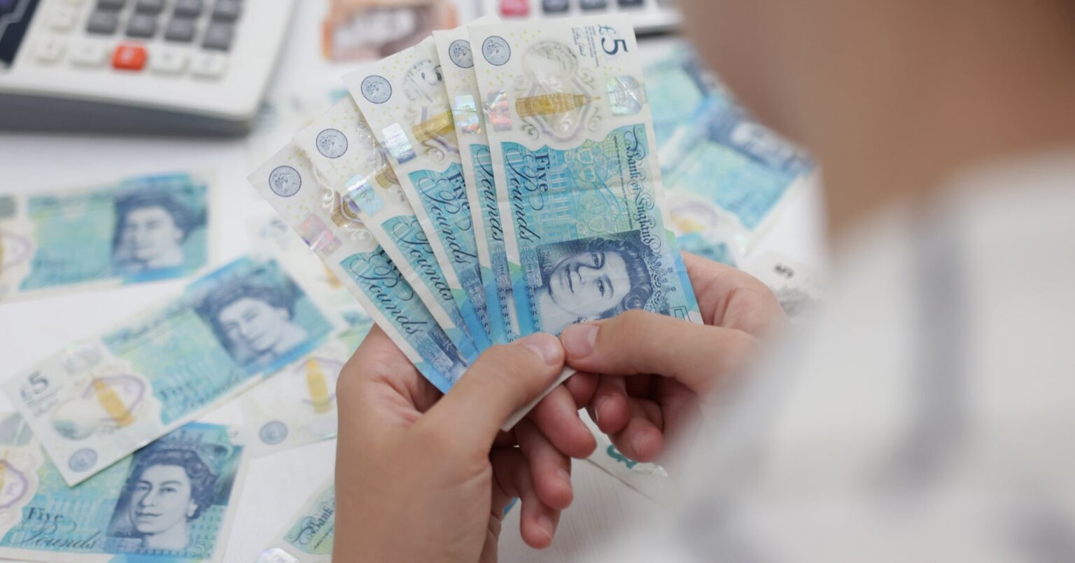 英国は借り入れと債務の削減に一層取り組むべき＝ＯＥＣＤ | ロイター