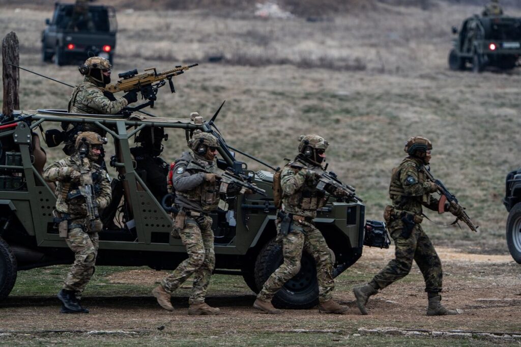 欧州首脳が防衛強化策で協議、共同債議論されずー米仏首脳が電話会談 - Bloomberg