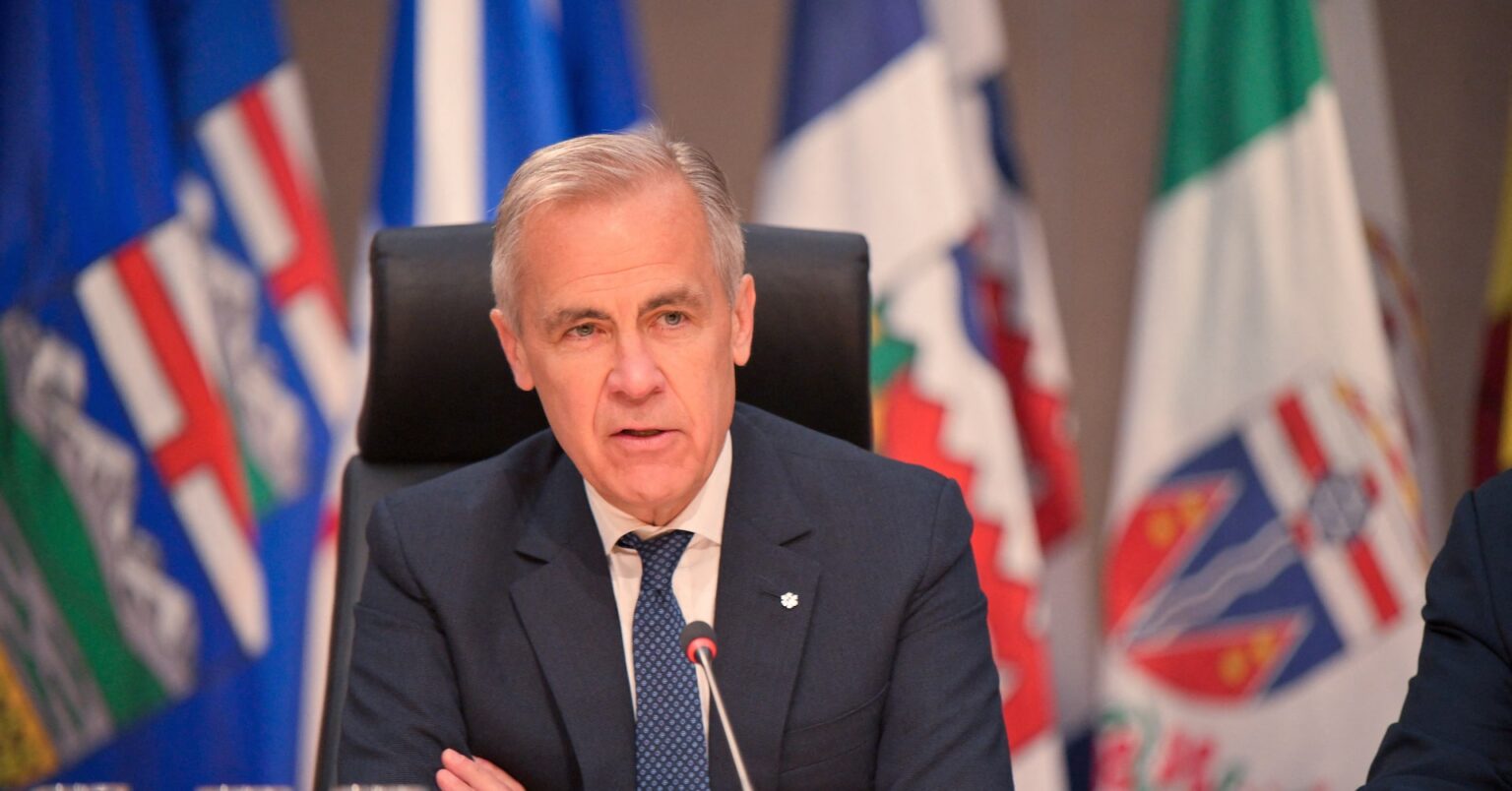 カナダ首相と州首相ら会談、資源開発の時間短縮・米国依存低減へ | ロイター