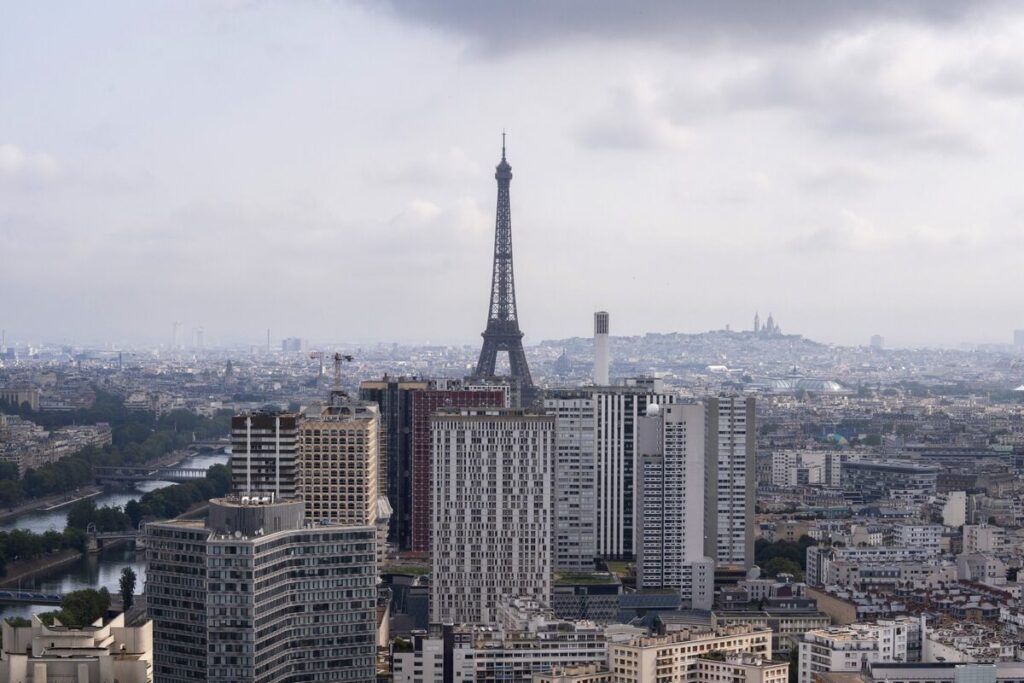 フランス格付け見通し「ネガティブ」に、財政赤字拡大－フィッチ - Bloomberg