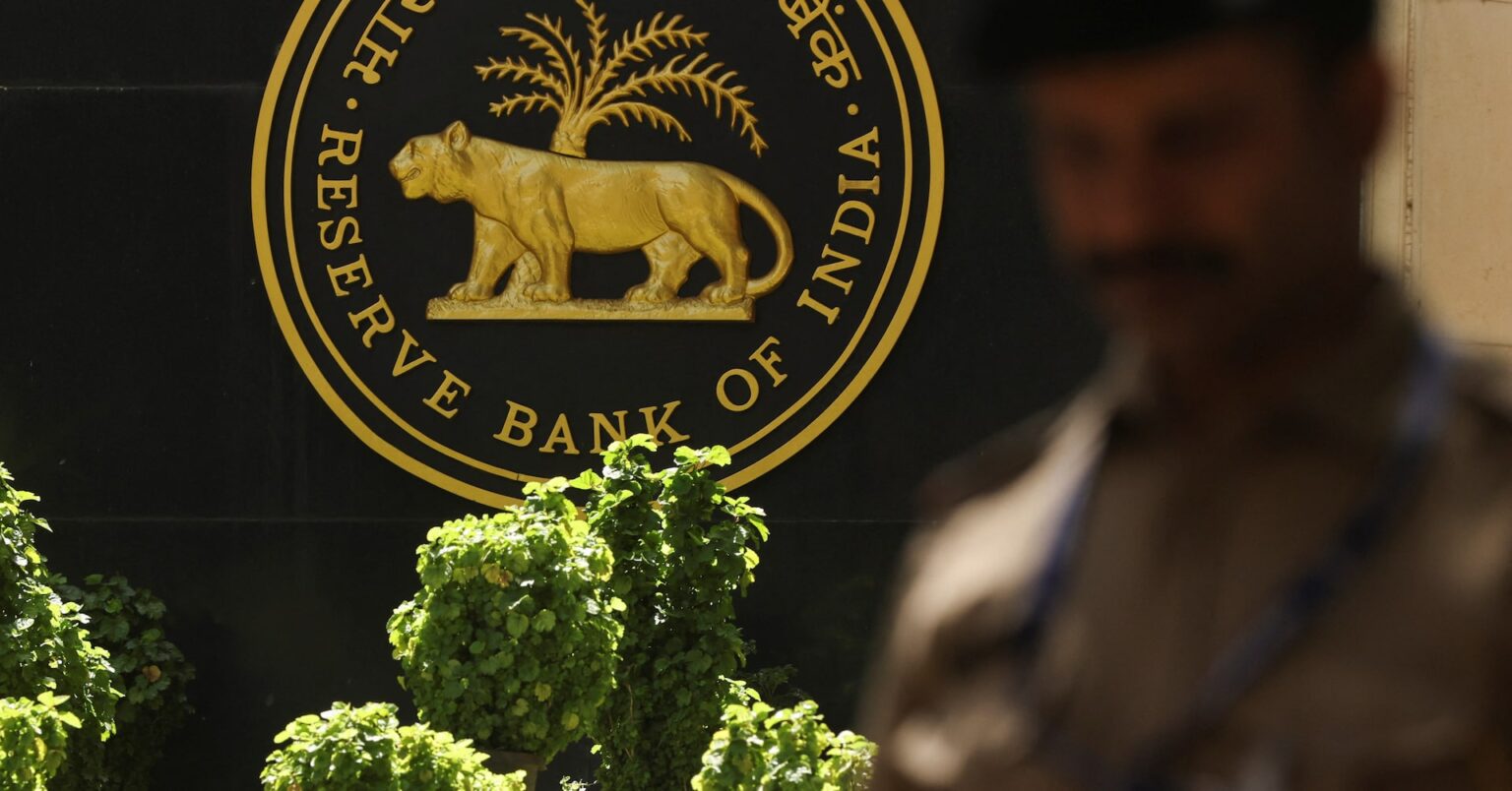 アングル：インド中銀、外資の銀行出資規制緩和を検討　強い関心や資本ニーズに対応 | ロイター