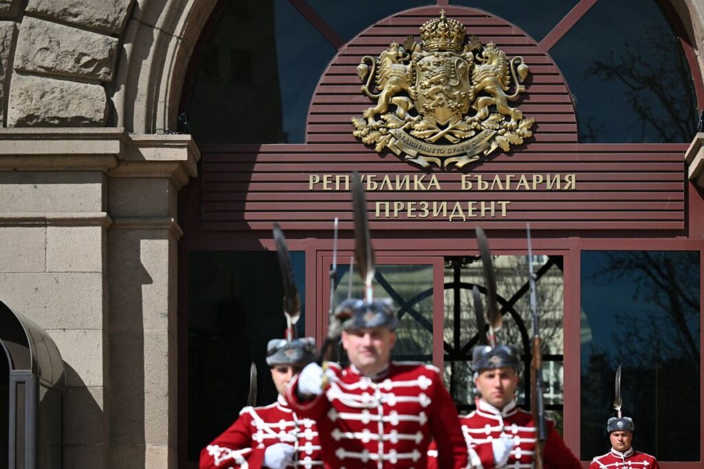 ブルガリア、2026年にユーロ圏加盟の見通し－欧州委が承認を勧告 - Bloomberg