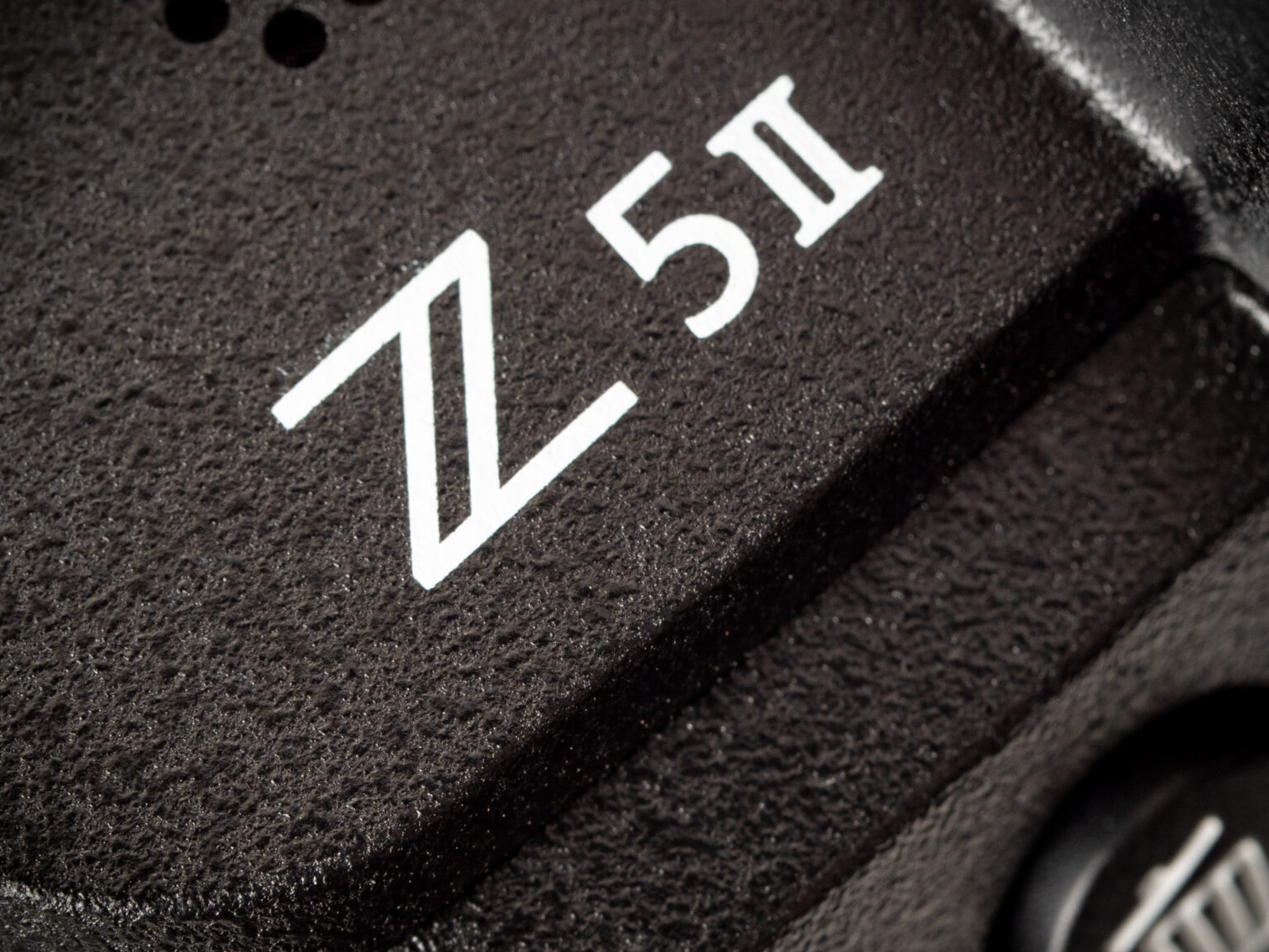 赤城耕一の「アカギカメラ」 第119回：実用性と趣味性を両立、しかも廉価なニコン「Z5II」 - デジカメ Watch