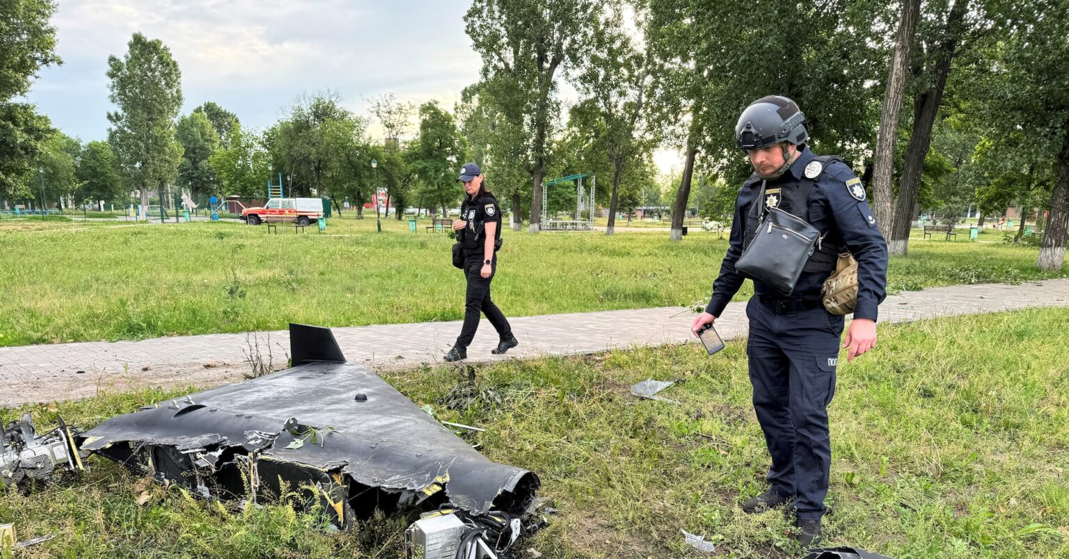 ロシア軍がウクライナ・ハルキウの集合住宅空爆、17人負傷と知事 | ロイター