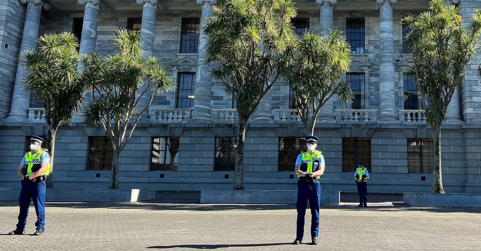 ニュージーランド議会、先住民議員3人を停職に　「ハカ」披露で | ロイター