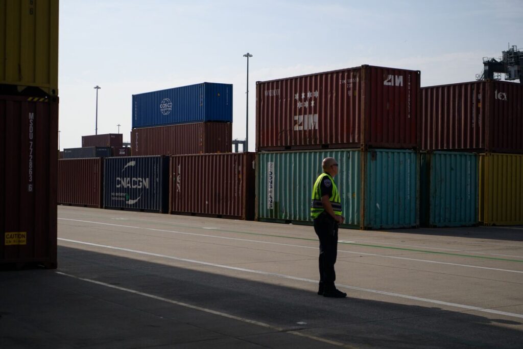 米貿易赤字、４月は過去最大の縮小－前倒し需要終了で輸入急減 - Bloomberg