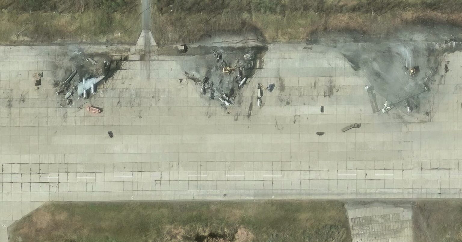 ウの無人機攻撃で「損傷」の戦闘機、補修するとロシア高官 | ロイター ウの無人機攻撃で「損傷」の戦闘機、補修するとロシア高官 | ロイター