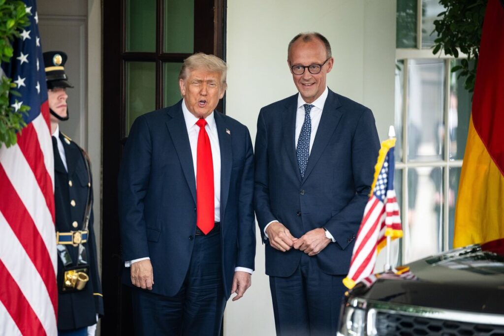 トランプ氏、ロシアとウクライナが「しばらく交戦」するのを容認も - Bloomberg