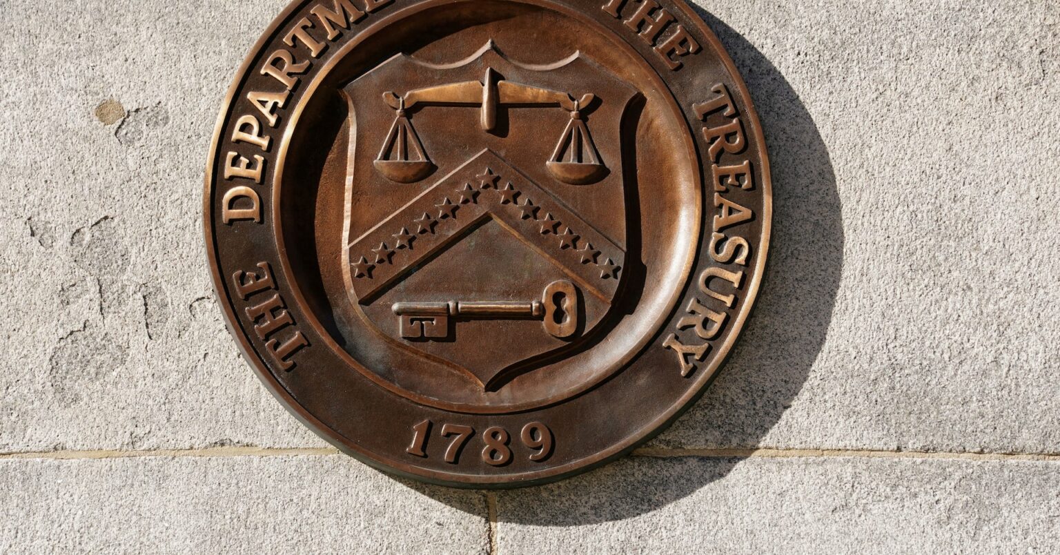 米為替報告「操作国」認定なし、中国に警告　監視リストにスイスなど追加 | ロイター