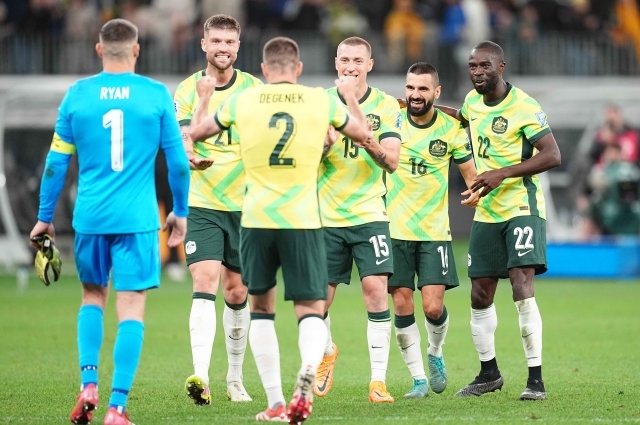 「オーストラリア進出確定？」日本は不動の首位、バーレーンと中国は敗退。C組の最新順位表に脚光「こうやってみると順当」【W杯予選】