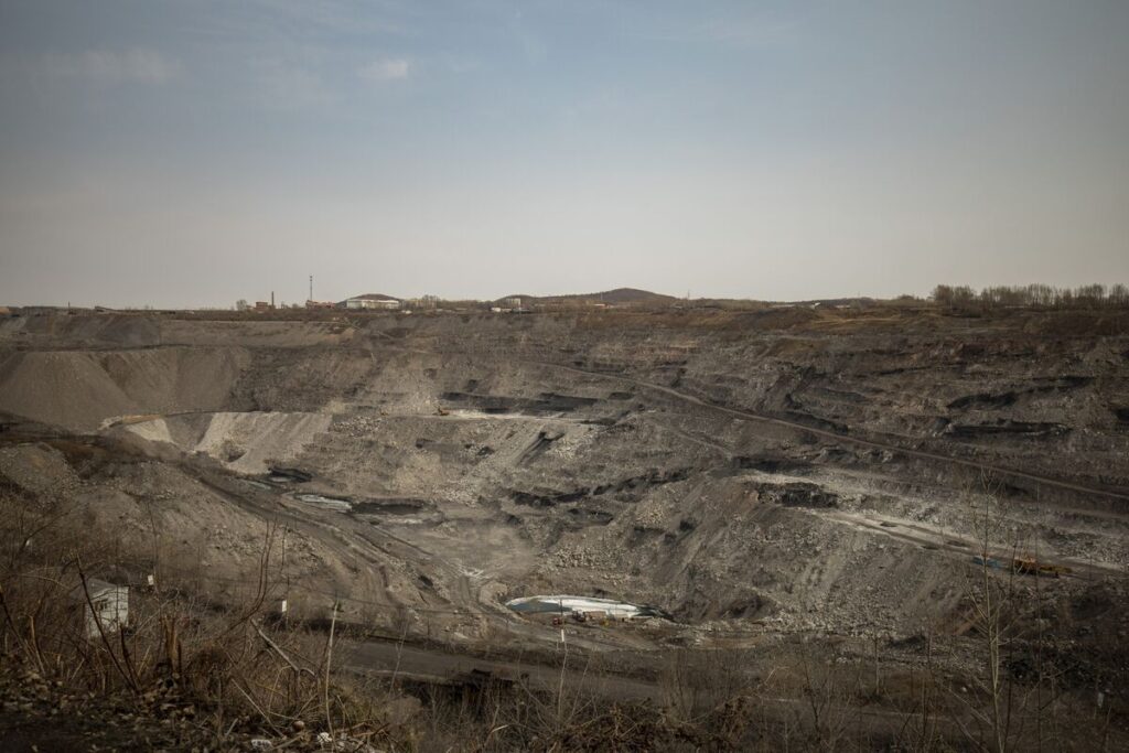 中国政府、米自動車大手向けのレアアース輸出を一部許可－ロイター - Bloomberg