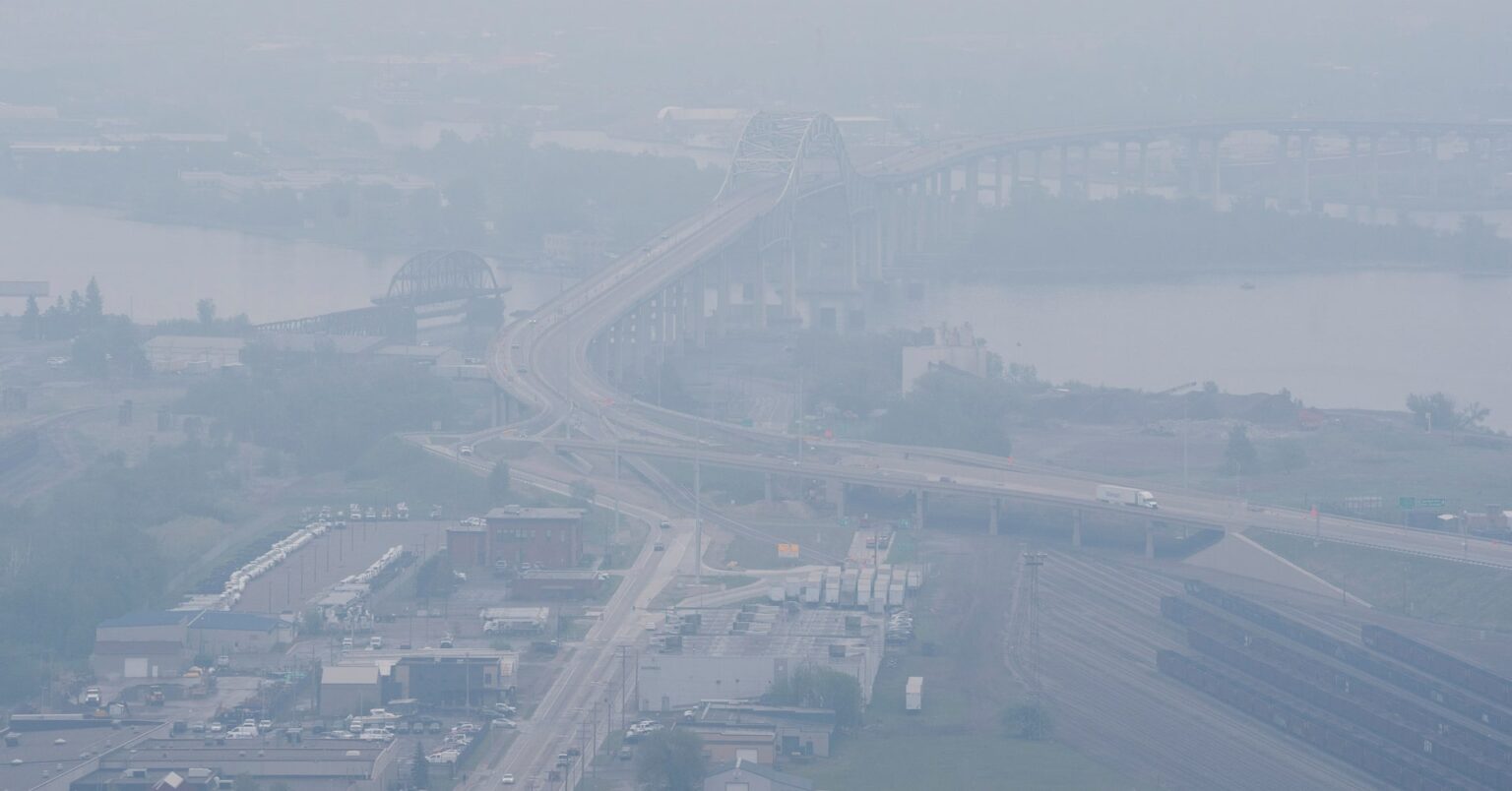 カナダ山火事の噴煙が米中西部に広がる、大気汚染による健康被害懸念 | ロイター カナダ山火事の噴煙が米中西部に広がる、大気汚染による健康被害懸念 | ロイター