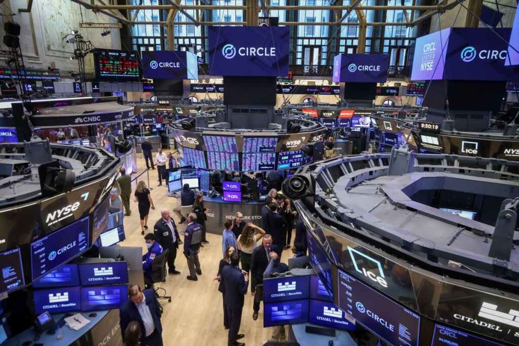 【米国市況】株反発、雇用統計受け景気懸念が後退-ドル144円台後半 – Bloomberg 【米国市況】株反発、雇用統計受け景気懸念が後退-ドル144円台後半 - Bloomberg