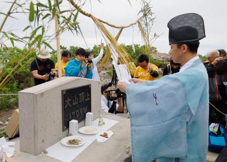 大山、夏山シーズン本格化 鳥取、山頂で安全祈願 | | 全国のニュース