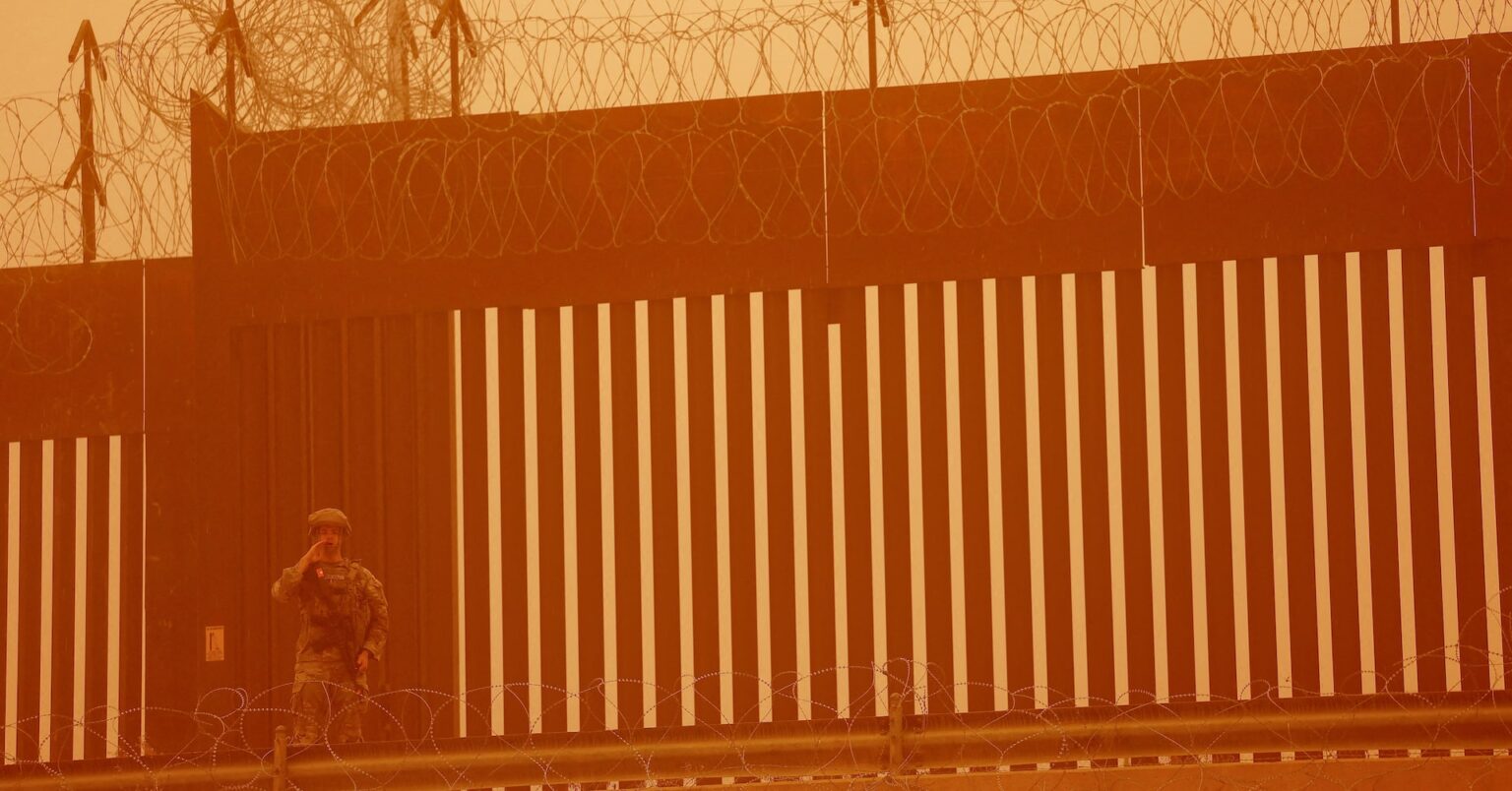  米陸軍、不法移民３人拘束  メキシコ国境「国防区域」で初 | ロイター