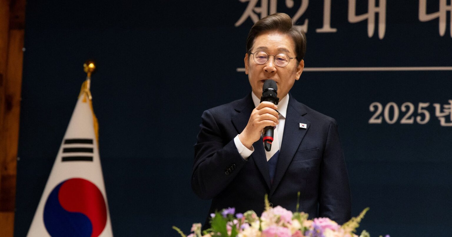 韓国李大統領と石破首相が電話会談、関係強化で合意 | ロイター