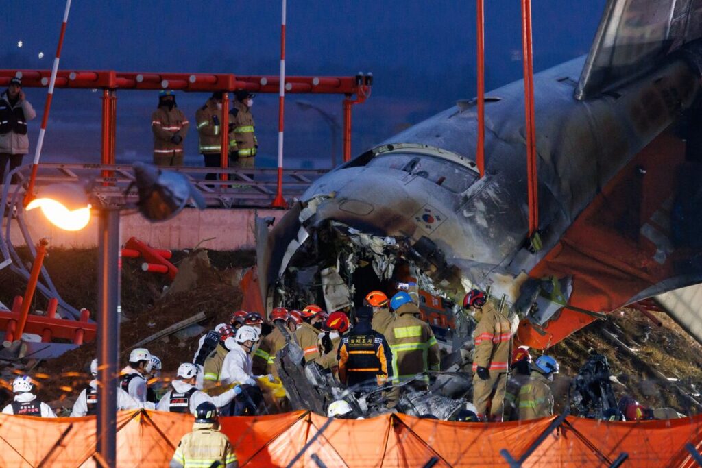 韓国旅客機の着陸失敗で死者179人、車輪作動せず炎上－生存者は２人 - Bloomberg