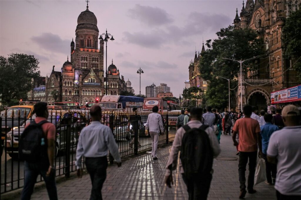 インドのディールメーカー、報酬はシンガポールを37％上回る - Bloomberg