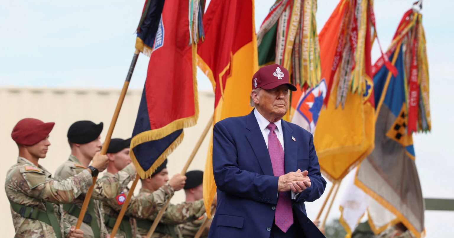 トランプ氏、陸軍基地で演説 「ロサンゼルスを解放する」 | ロイター トランプ氏、陸軍基地で演説 「ロサンゼルスを解放する」 | ロイター