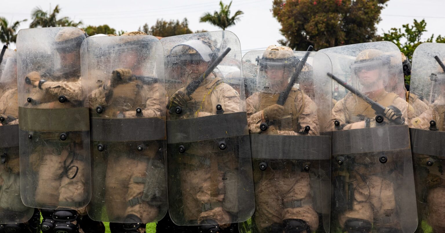 移民摘発巡る抗議デモ、全米各地で拡大　テキサスにも州兵配備へ | ロイター