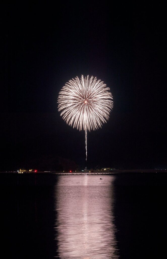 3・11 鎮魂と復興の花火「白菊」日程確定のお知らせ | 株式会社　岩手日報社のプレスリリース