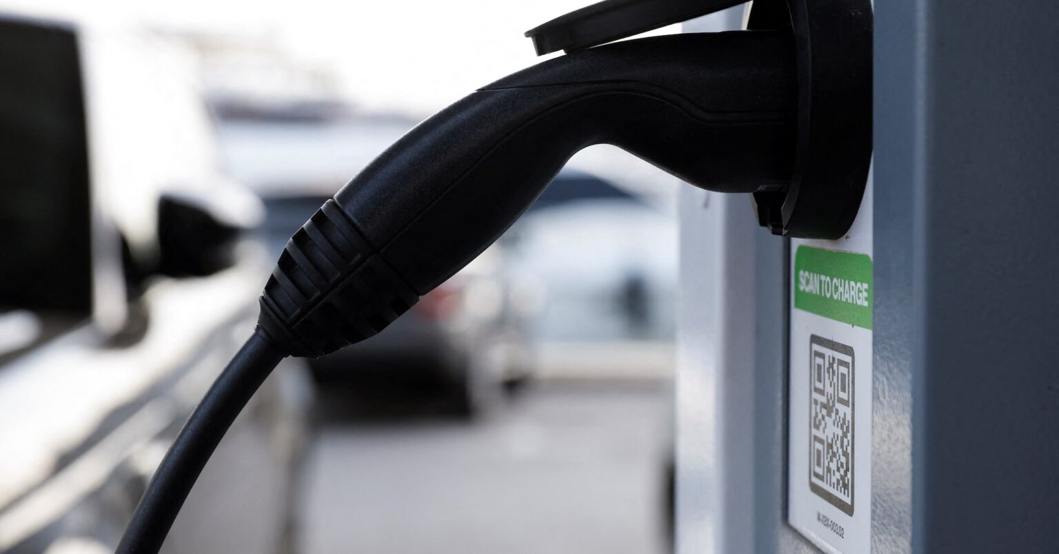 世界ＥＶ販売、5月は前年比＋24％　中国が100万台突破＝調査会社 | ロイター