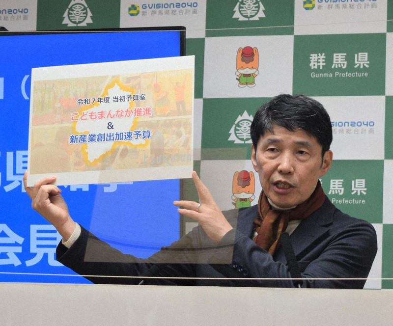 25年度の当初予算案を発表する山本一太知事＝群馬県庁で2025年2月4日、田所柳子撮影