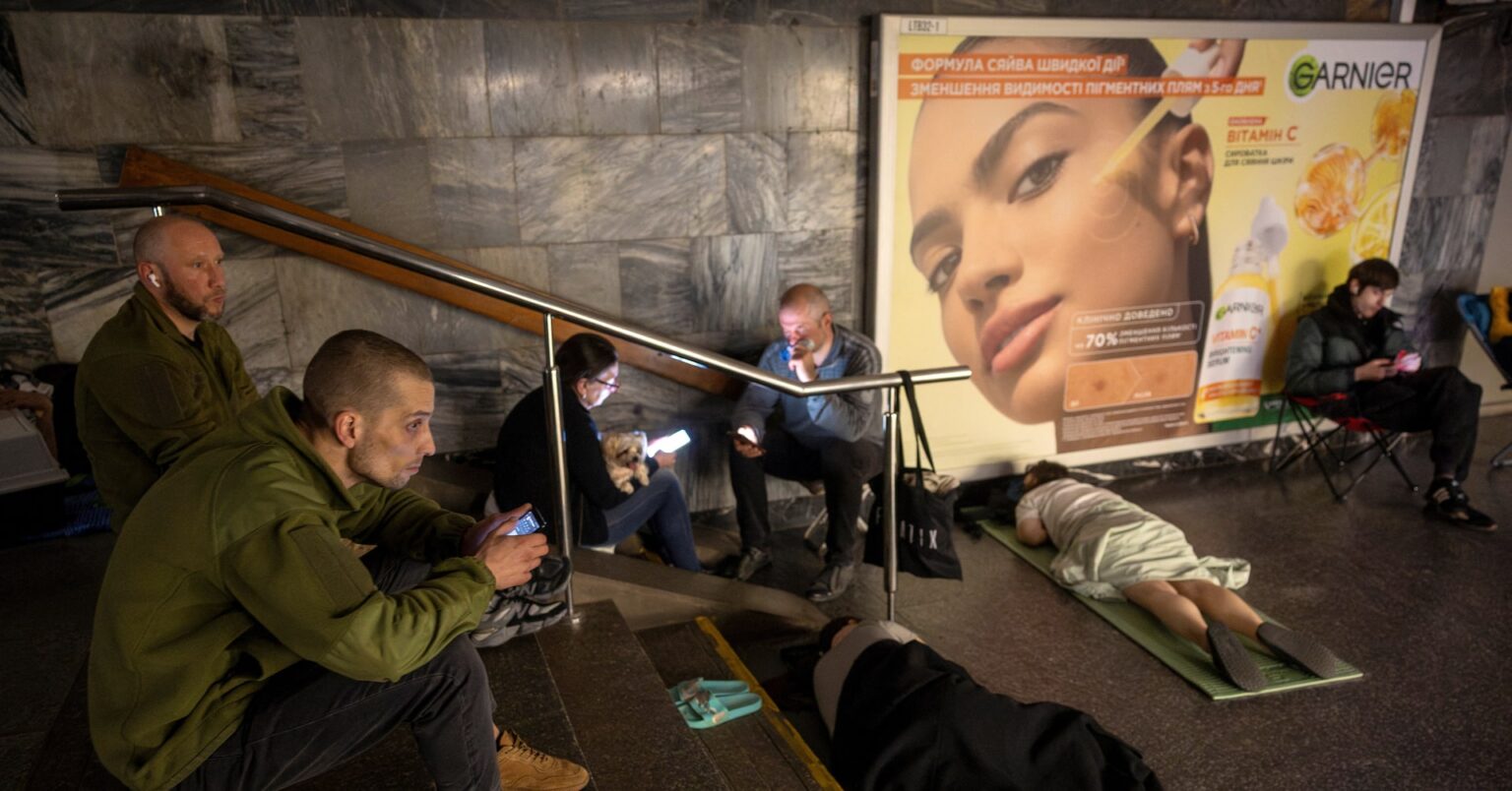 ロシア、ウクライナ首都にドローン・ミサイル攻撃　16人負傷 | ロイター