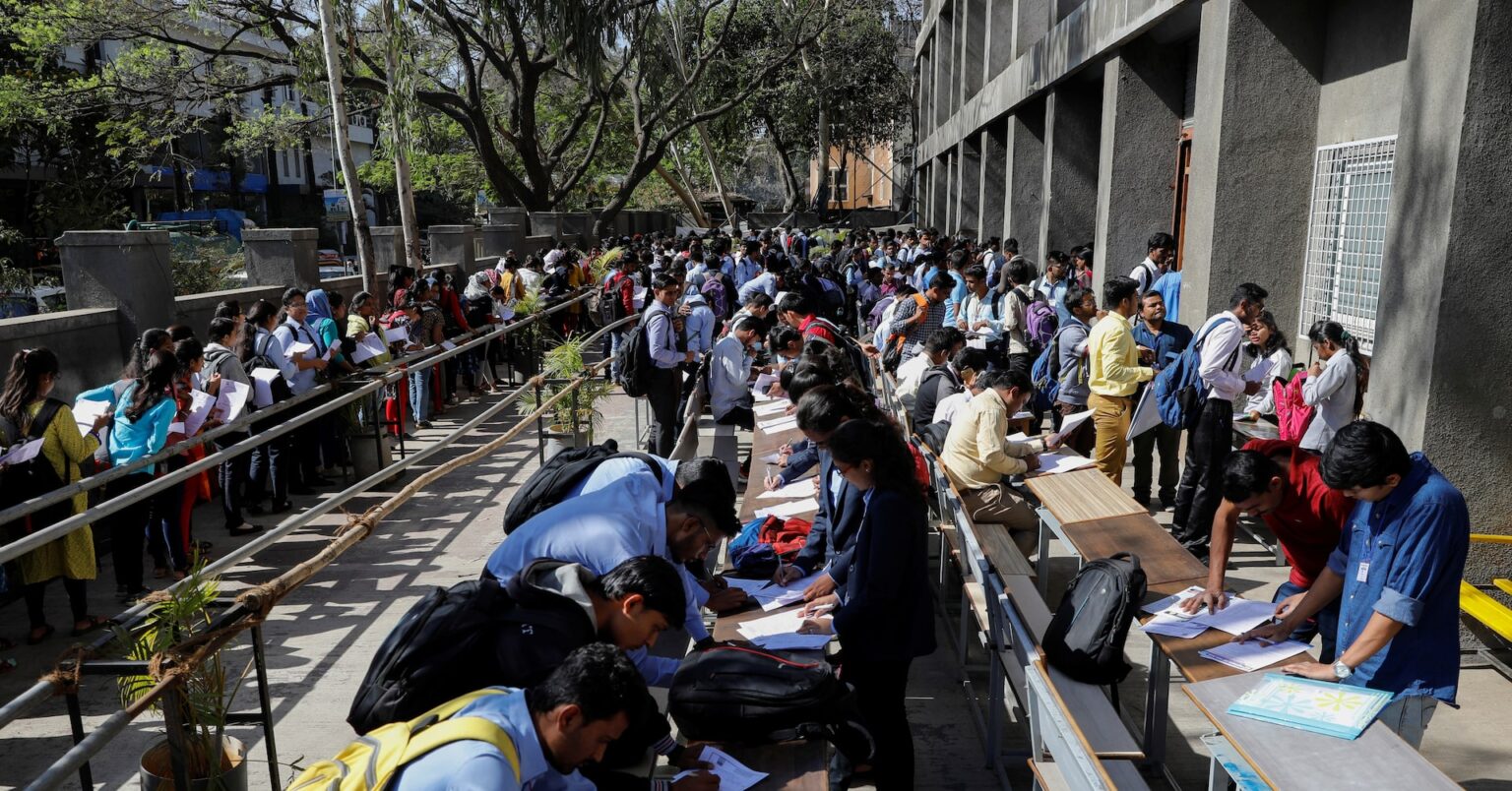 インド失業率、5月は5.6％に上昇　収穫期終了で農業部門雇用減る | ロイター