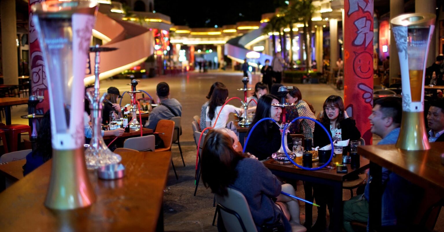 中国、一部で公務員の会食禁止　「倹約令」行き過ぎとの批判も | ロイター