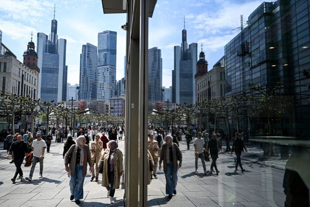 ドイツ景気見通しが大幅に改善、米関税懸念より公共支出への期待大 - Bloomberg