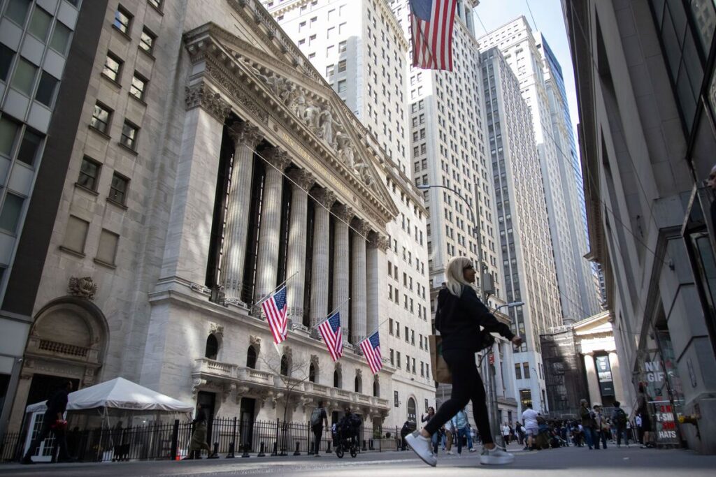 中東リスクが上値の重し、最高値迫る米国株にウォール街が警戒感 - Bloomberg