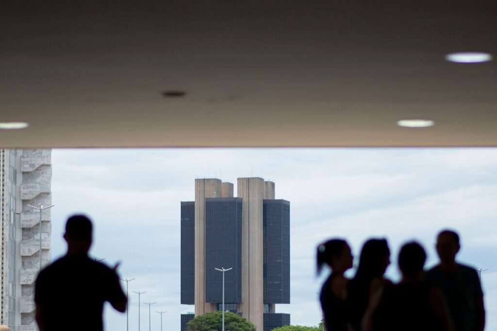ブラジル中銀、0.25ポイント利上げ－金融引き締めの休止を示唆 - Bloomberg