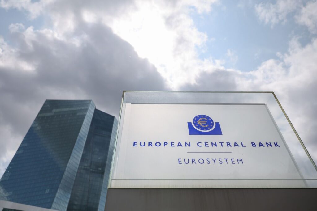 ＥＣＢ、次の動きは緩和方向の可能性高い－フランス中銀総裁 - Bloomberg