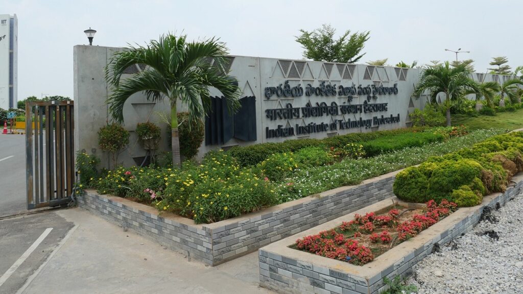 日本とインドまたぐ産官学連携が急加速 理系最高峰のインド工科大学、「ハブ」担う - 日経クロステック