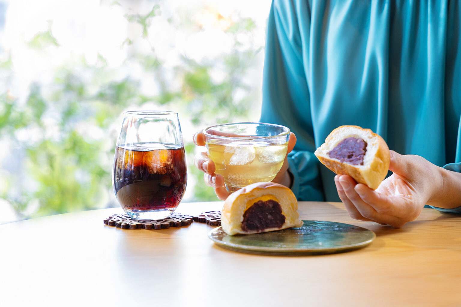 星野リゾート OMO7高知、ご当地のあんぱん3種/ドリンク4種から選ぶ「あんぱん×ドリンクペア決定戦」を実施中 - グルメ Watch