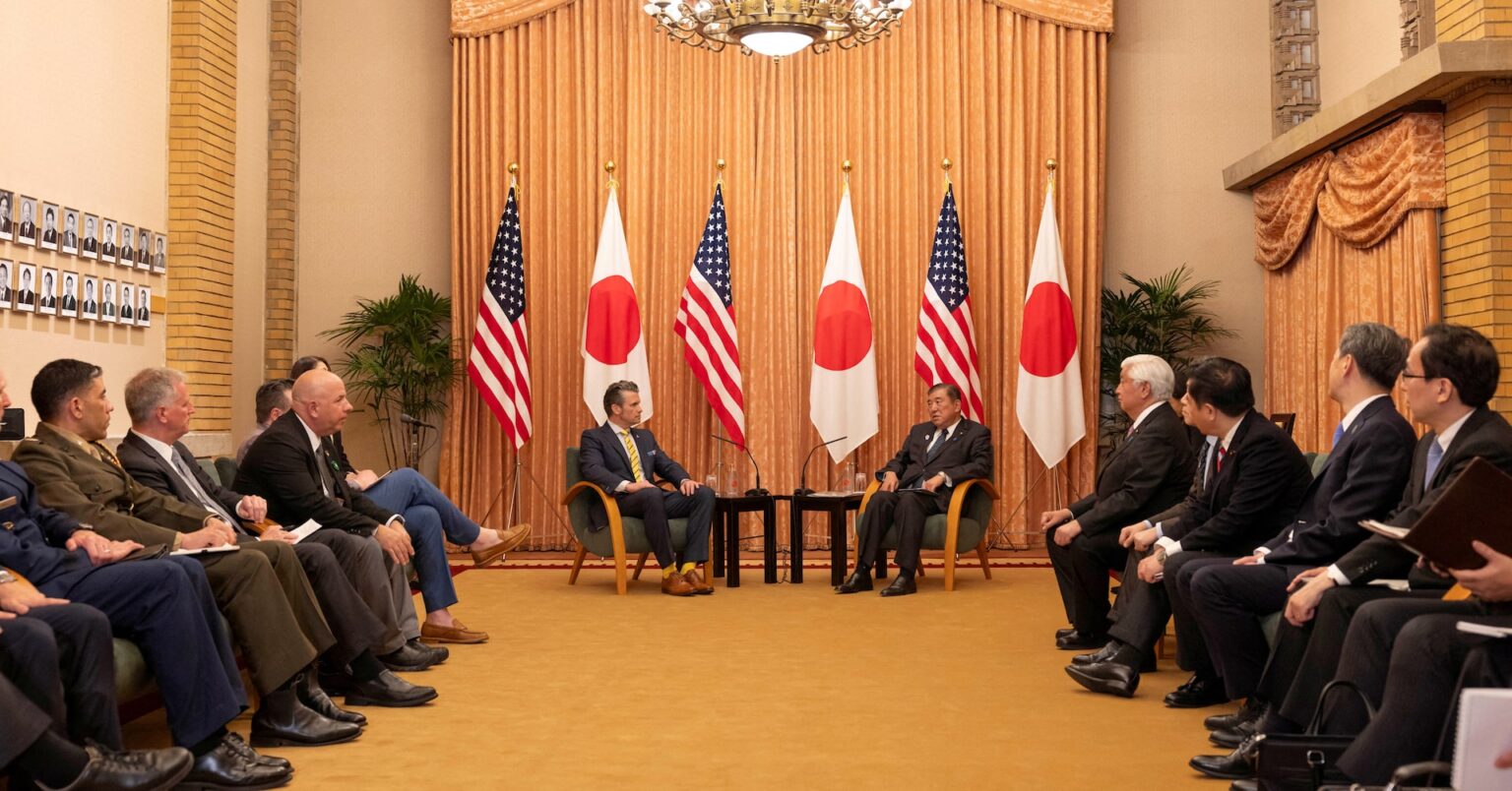 米が防衛費3.5％要求、日本は2プラス2会合見送り　英紙報道 | ロイター