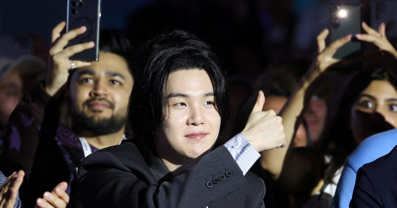 ＢＴＳのシュガさんが韓国軍除隊、7人全員が兵役終える | ロイター