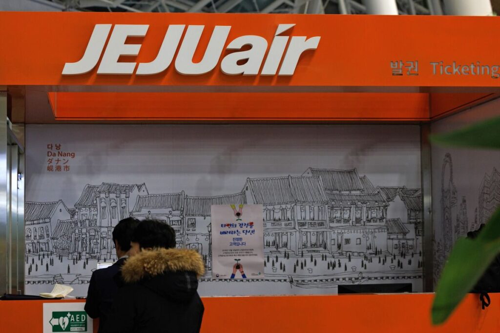 韓国旅客機事故、バードストライクと着陸装置不具合の謎が焦点 - Bloomberg