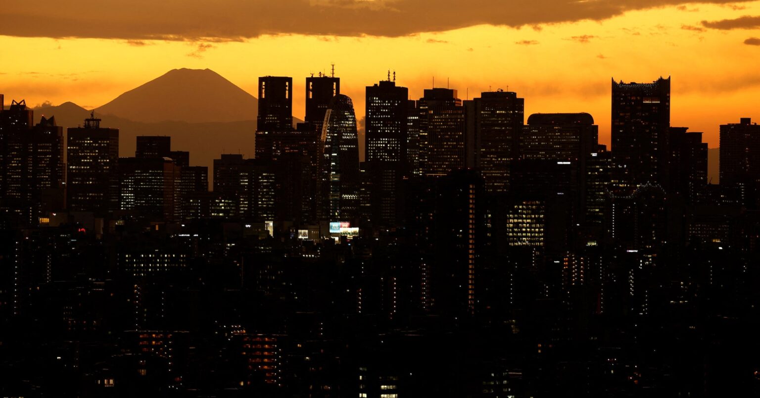 アングル：都議選自民敗北、経済官庁に警戒感　消費・ガソリン減税論に勢いか | ロイター