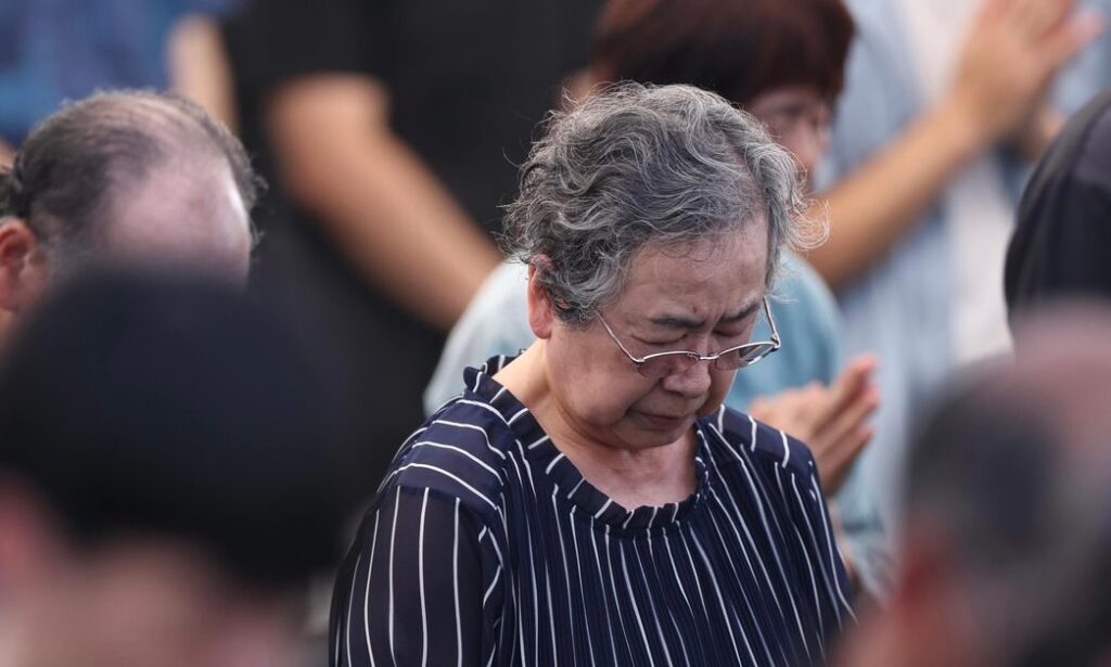 沖縄で全戦没者追悼式始まる　戦後80年・慰霊の日　平和宣言、平和の詩朗読も　三権の長そろう - 琉球新報デジタル