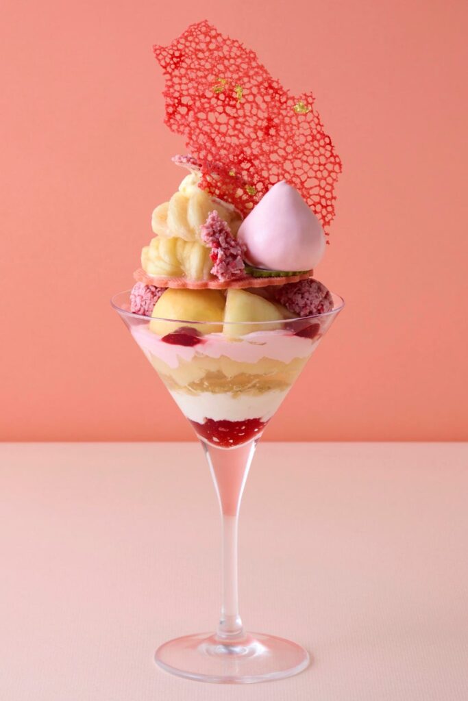 【リーガロイヤルホテル大阪】桃の魅力を重ねた、心華やぐサマーデザート「Royal Peach Parfait（ロイヤル ピーチ パフェ）」